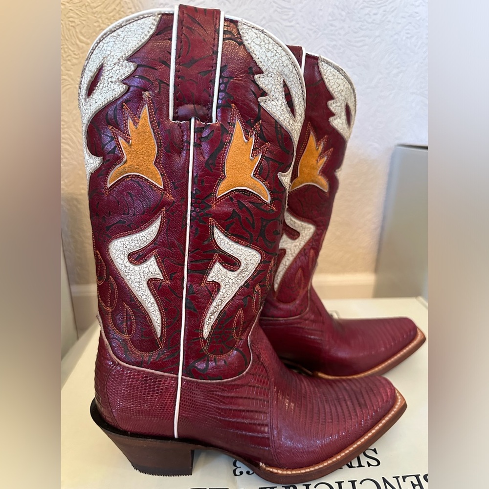 These gorgeous Frye Lily Lizard cowboy boots will be the star in your closet.